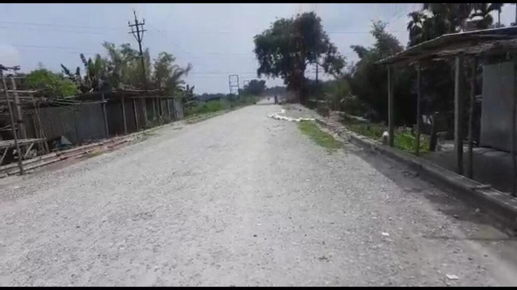 The embankment road from Jubilee Park to Balapara National Highway is in poor condition