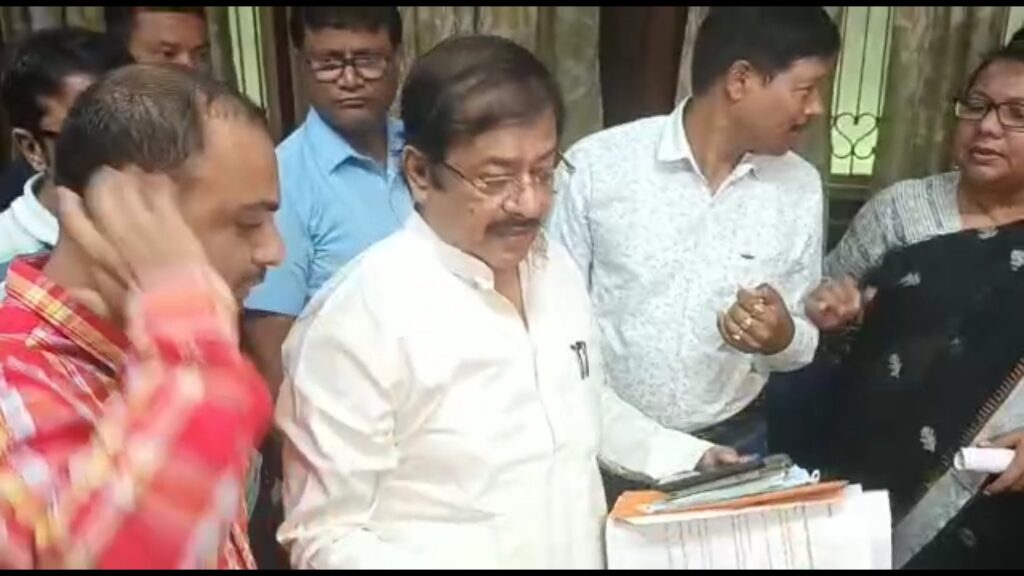 Forest Minister Jyotipriya Mallik came to Jalpaiguri