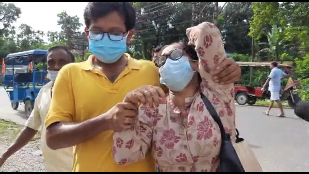 The wife and daughter kept the rotting body for three or four days