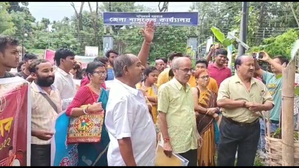 Protest in Jalpaiguri demanding Rs 60000 Durga Puja grant announced by the government