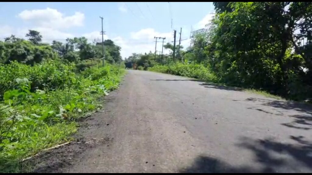 Low quality roads: Locals block roads in protest