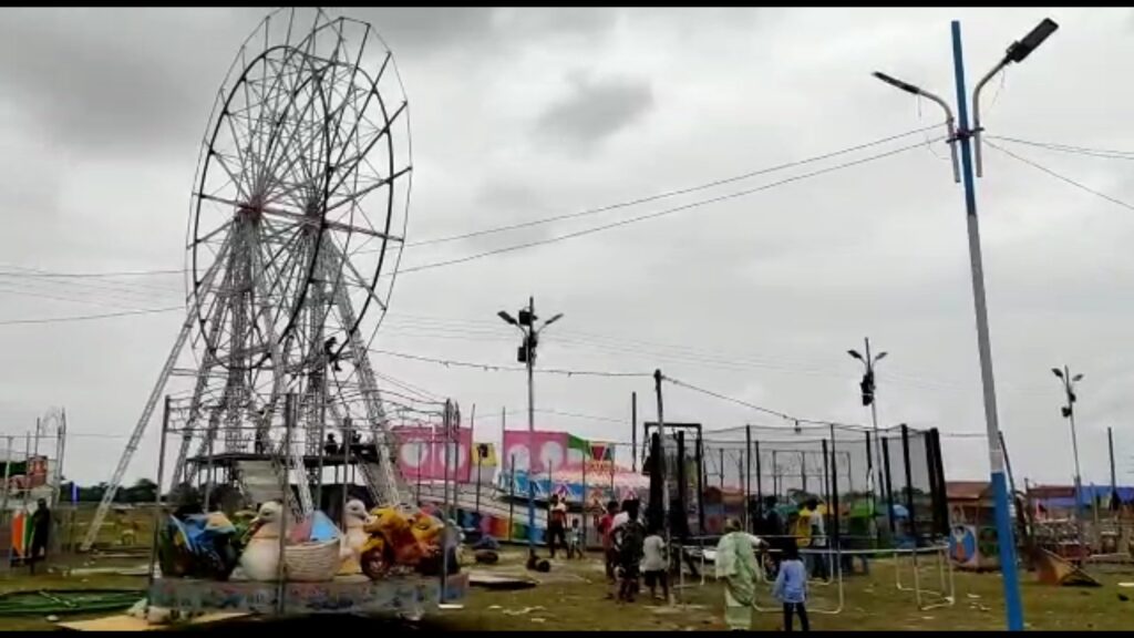The traditional Ban Durga Puja and Maharaj Mela have gathered in Jalpaiguri