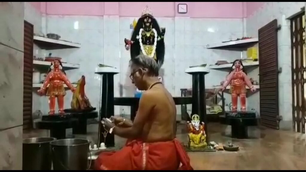 Puja at the 350 year old Goddess Chaudhurani Shashmankali Temple of Jalpaiguri