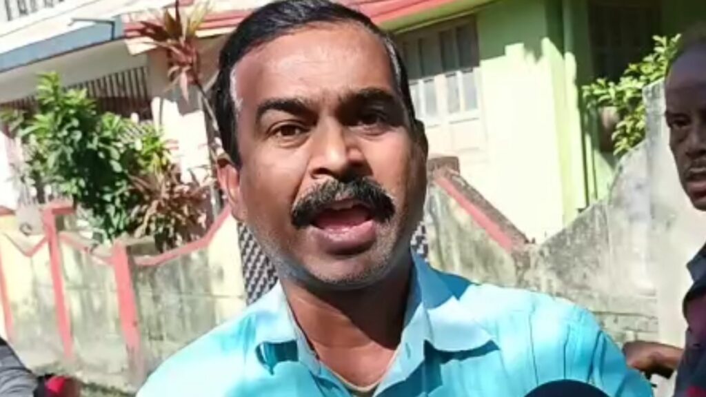 In Jalpaiguri the customers locked the shop without getting ration for a long time