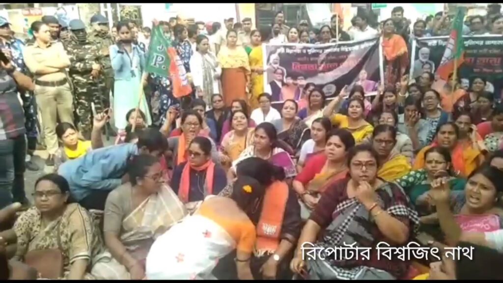 Protest against the harassment of actors and actresses BJP's Mahila Morchar surrounded the police station