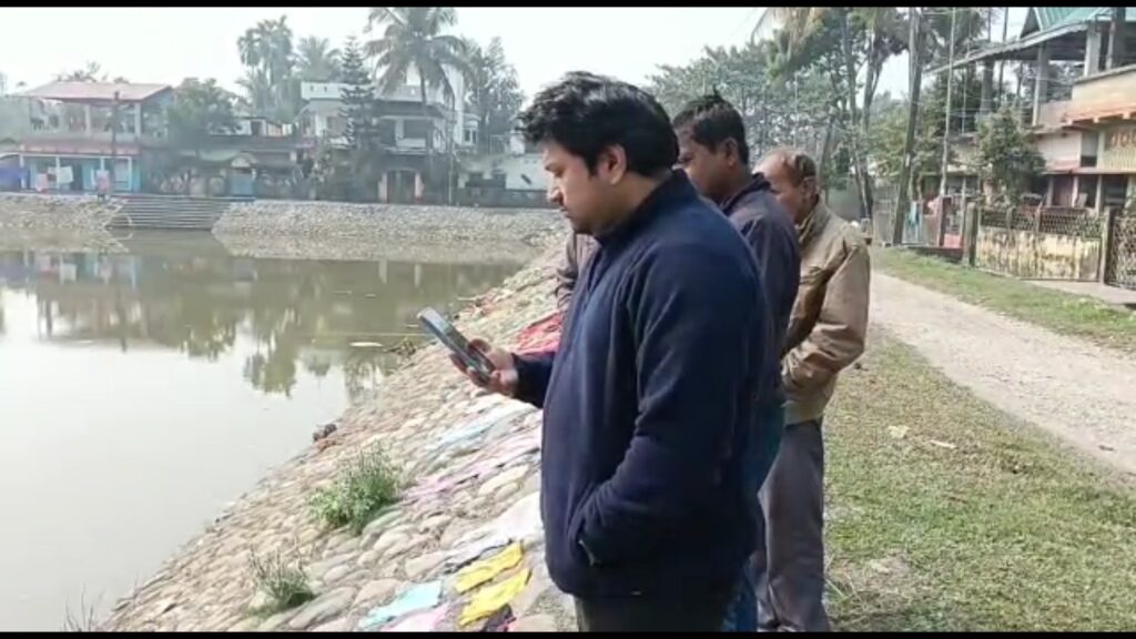 There is a stir in Jalpaiguri city due to gas filled cylinders leaking in Ward No. 14