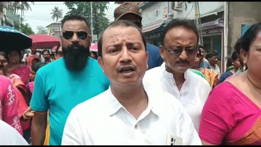Didi's protection charm program started in Jalpaiguri by raising slogans