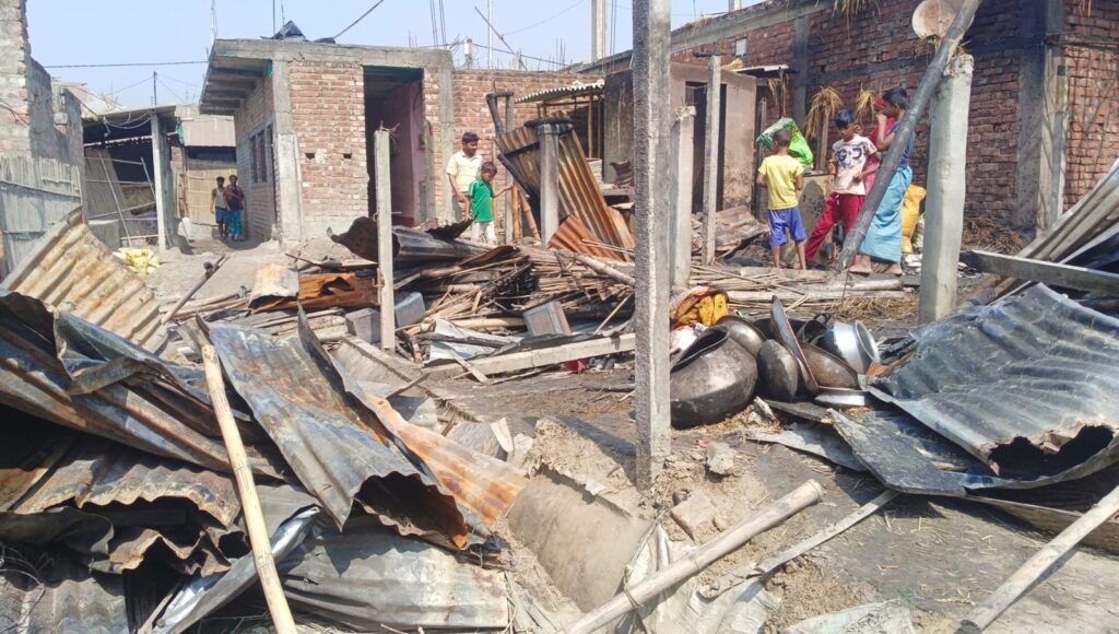 A day laborer's house burnt to ashes