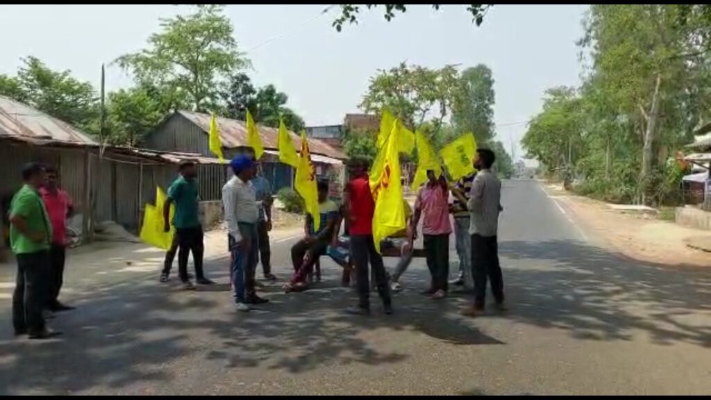 Kurmi Samaj Malda Nalagola state road blockade in protest of Dilip Ghosh's comments