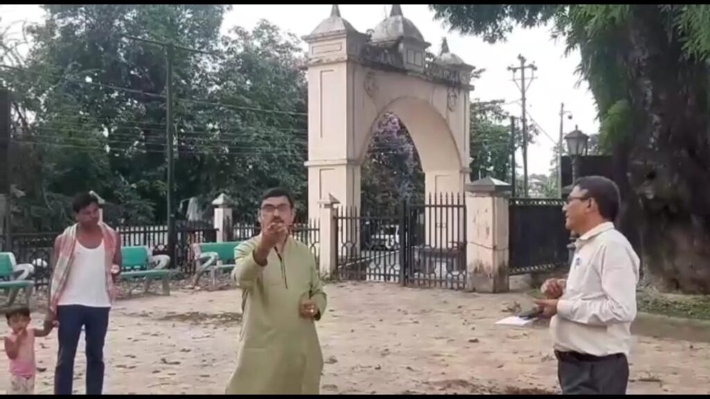 A design written 'I ❤️ JALPAIGURI' is being installed at Jalpaiguri Rajbari Park