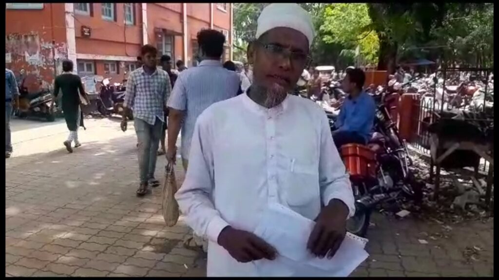 Argument with a lawyer of the Jalpaiguri District Court is a family member of the client