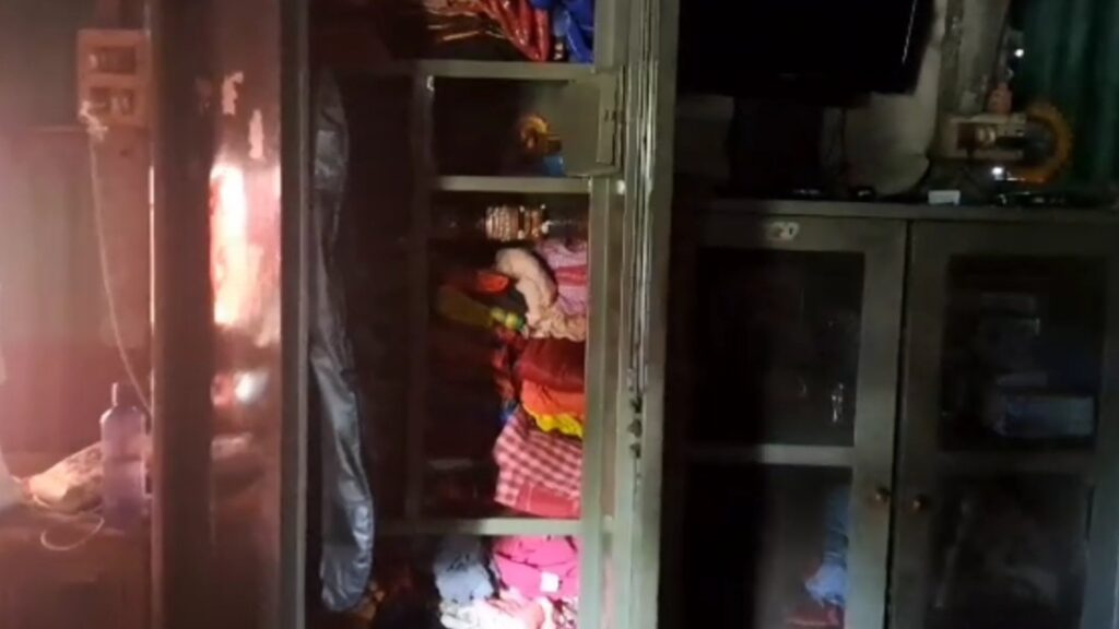 Theft: A destitute mid-mill cook steals gold ornaments along with cash