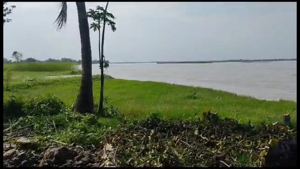 Houses have disappeared under the river;  Residents are wondering whether to vote