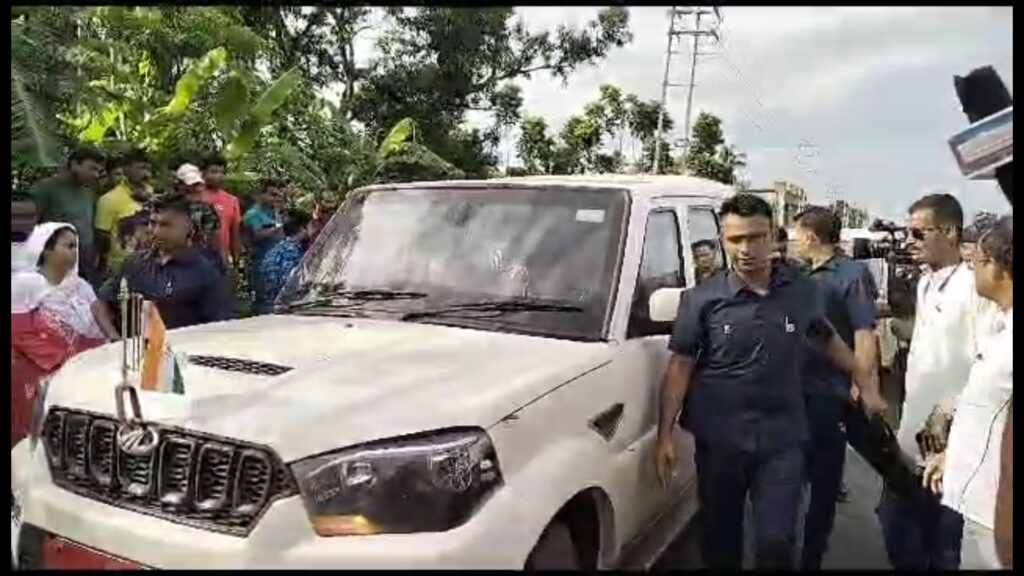 On the day of polling Left-Gerua activists protested by blocking the Governor's car