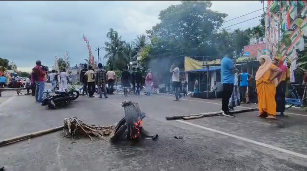 A supporter of an independent candidate in Barasat panchayat election violence