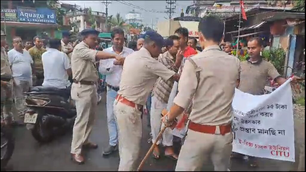 Toto drivers and police involved in a scuffle in Jalpaiguri