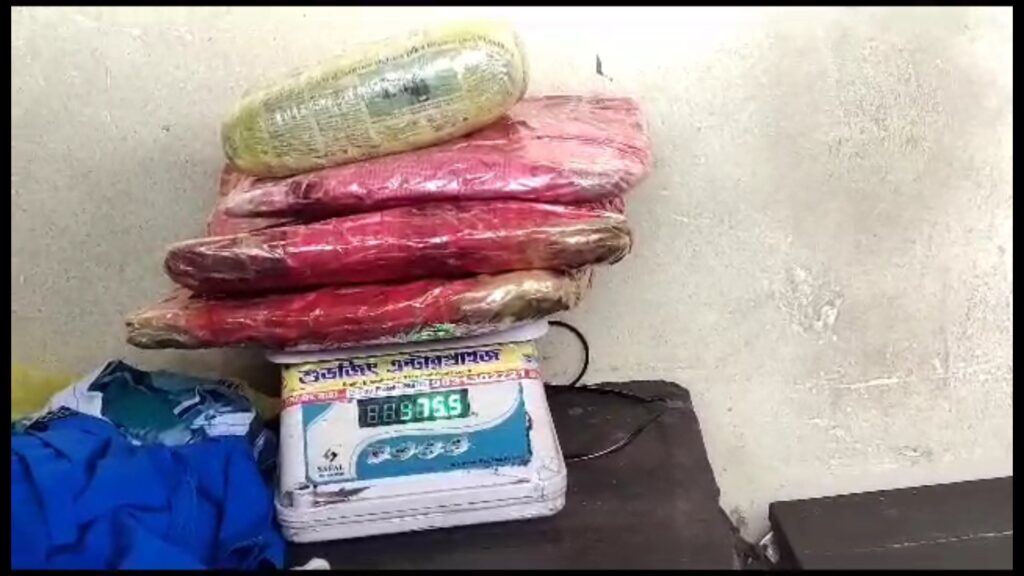 Two drug smugglers arrested from Naihati station