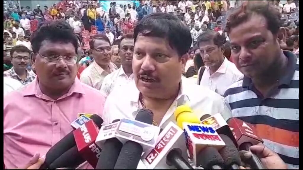 MP Arjun Singh said that the chief minister has also increased the donation due to the increase in the price of puja materials