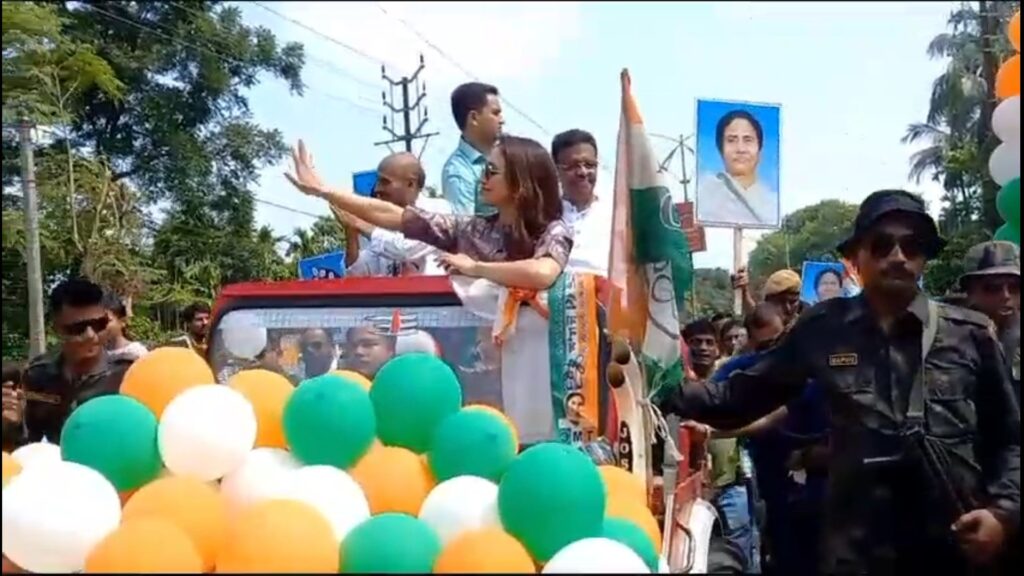 Mimi Chakraborty and Firhad Hakim's road show at Dhupguri in the final promotion