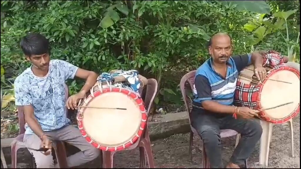 Dhakiras of Jalpaiguri facing Assam during Durga Puja