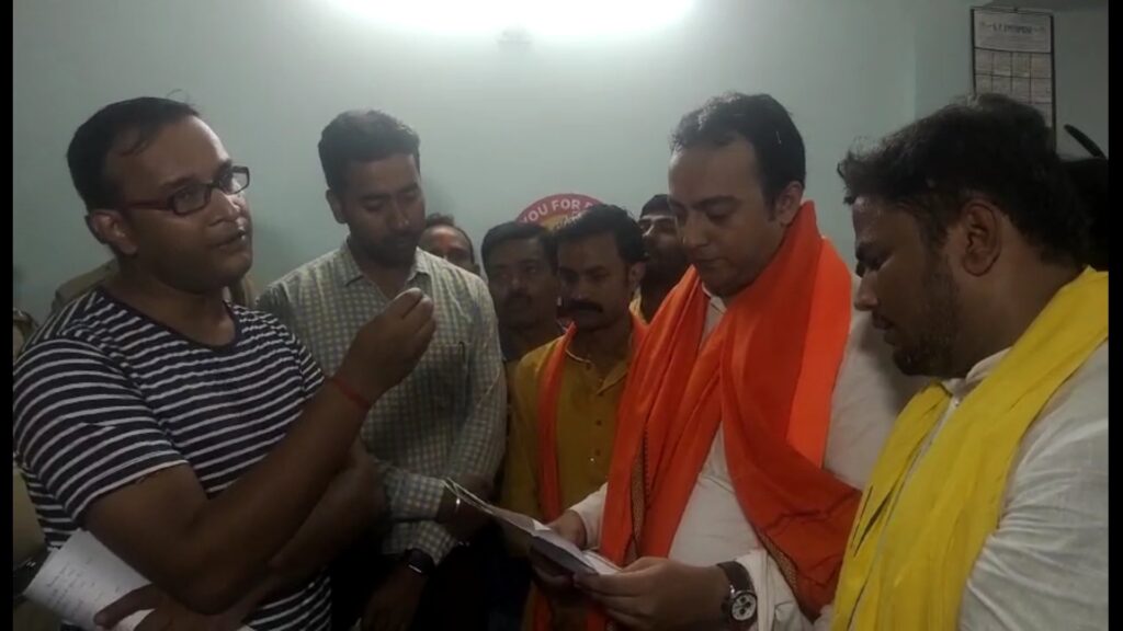 BJP's Yuva Morcha protests at Barrackpore Electricity Board office against frequent loadshedding
