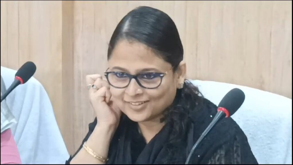 Jalpaiguri District's new District Magistrate Shyama Parveen felicitated in Zilla Parishad