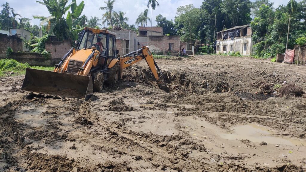 As per BLLRO instructions the work of removing the soil from the filled reservoir has started