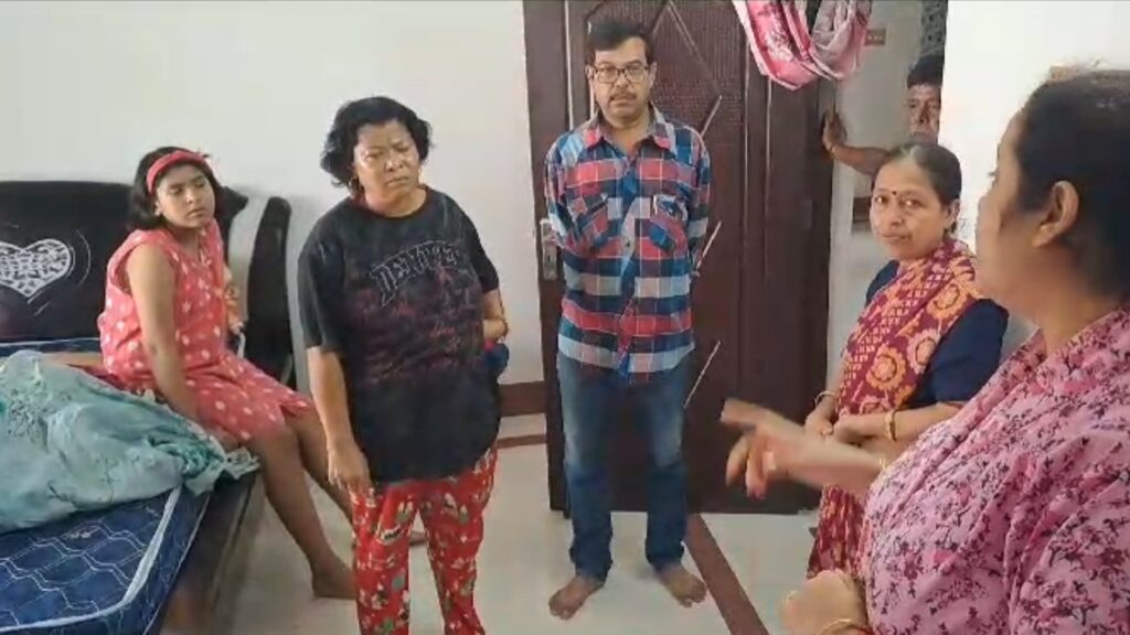 The town of Jalpaiguri is in a frenzy over the theft of the police house on the eve of Puja
