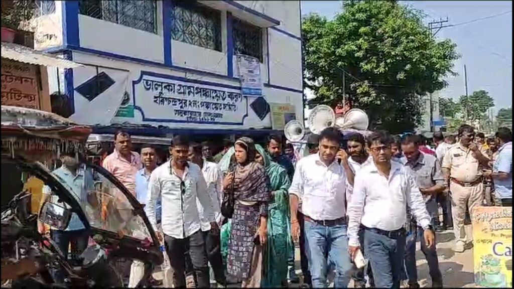 Public representatives and administrative officials came down to raise dengue awareness in Baluka