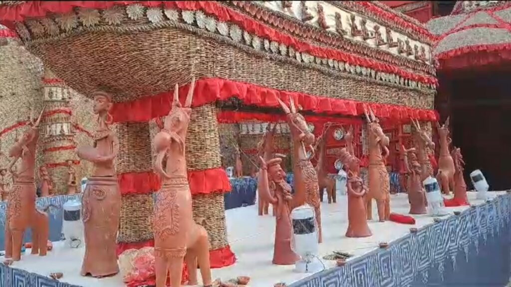 Dishari of Jalpaiguri is ready to draw the crowds of visitors by making a huge mandap of reeds.