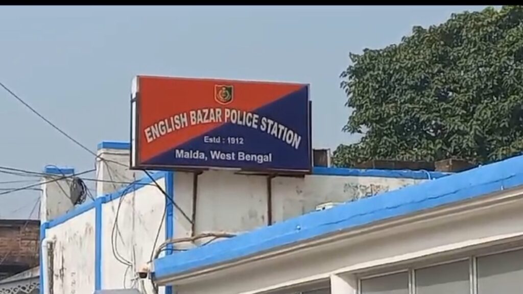 Robbery in broad daylight a stone's throw away from the police station