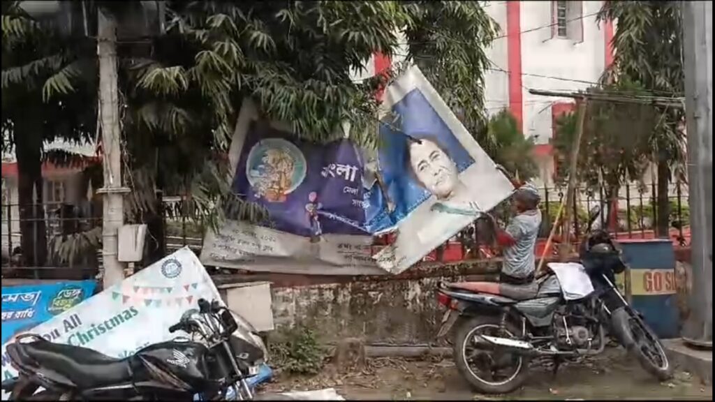 Jalpaiguri Municipality has started the work of removing the banner posters put up in the city