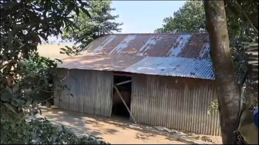 There is a stir in Jalpaiguri around the recovery of the hanging bodies of the old couple inside the house
