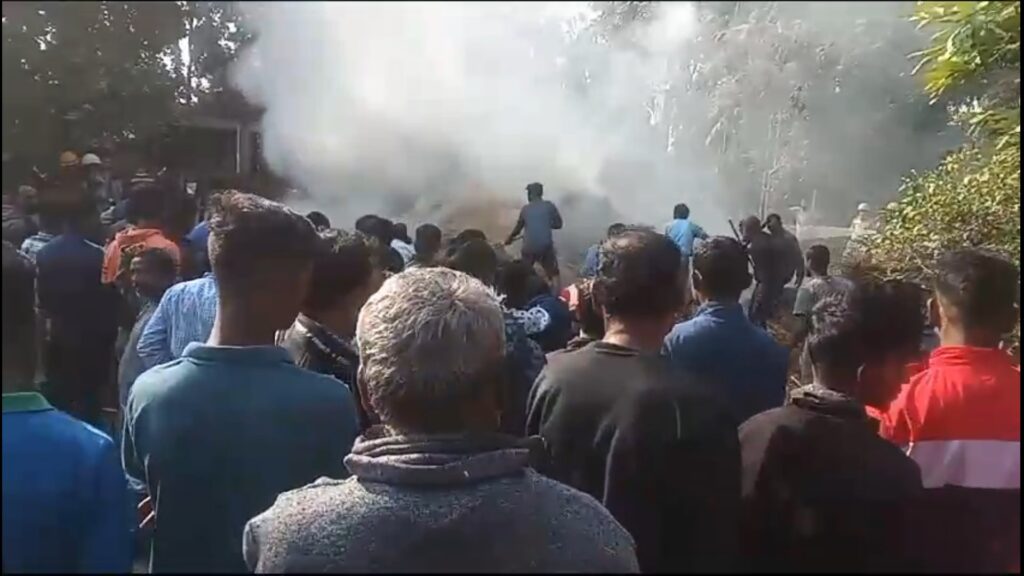A terrible fire incident occurred in Jalpaiguri due to a short circuit from the paddy breaking machine