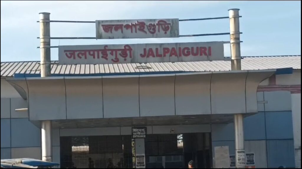 Jalpaiguri station market traders should not be evicted without proper rehabilitation