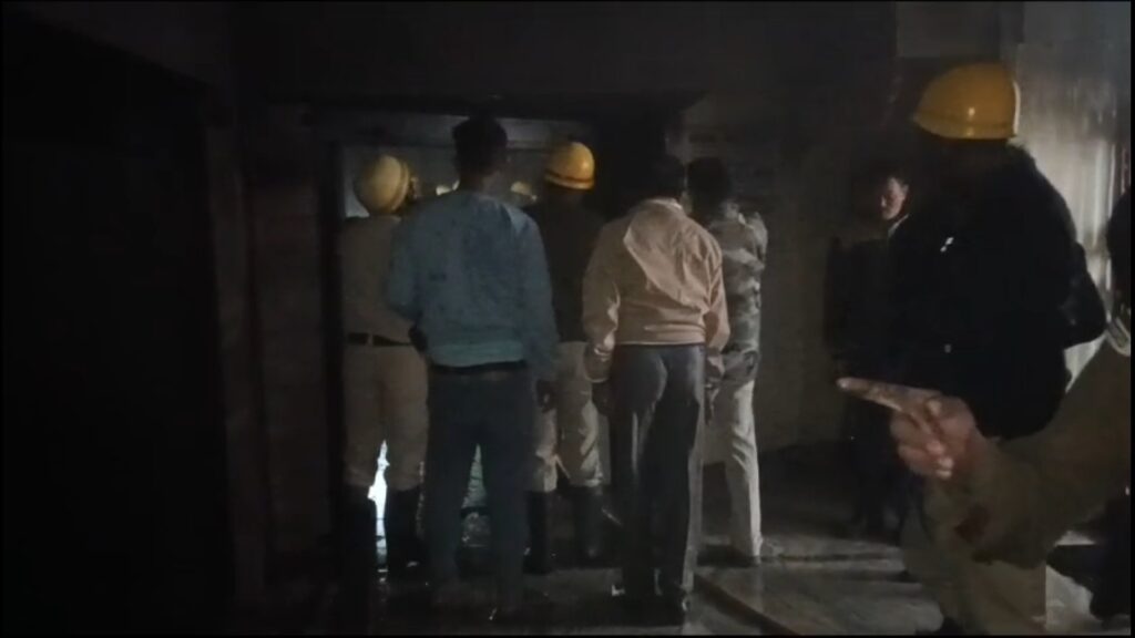 A terrible fire broke out in a hotel at Kadmatla in Jalpaiguri