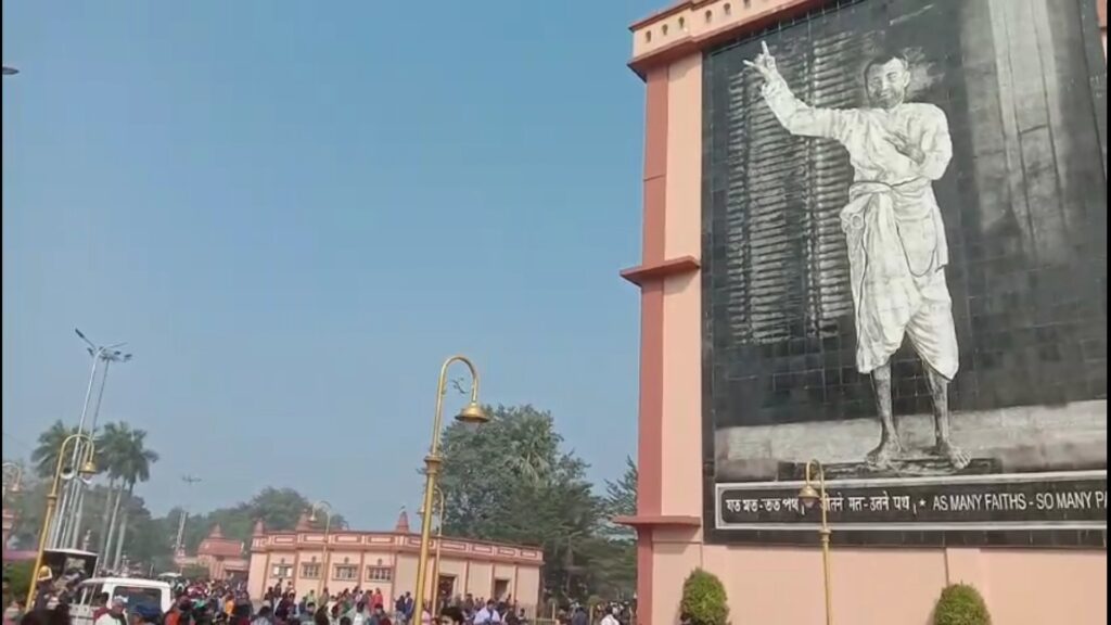 Devotees throng Dakshineshwar Bhavatarini temple on the occasion of Kalpataru festival