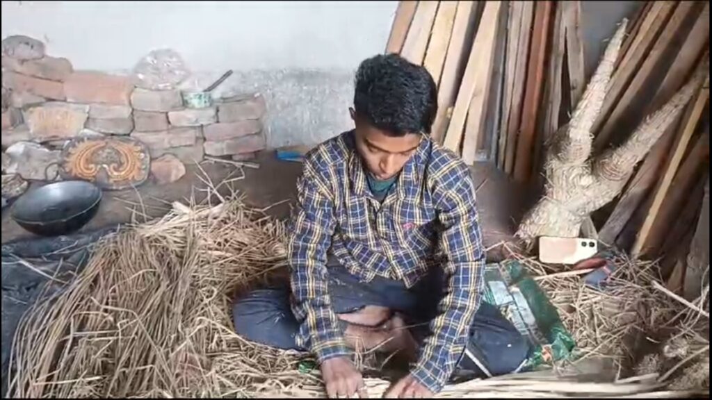 A new generation of youth is coming forward to work as a potter; Happy seniors