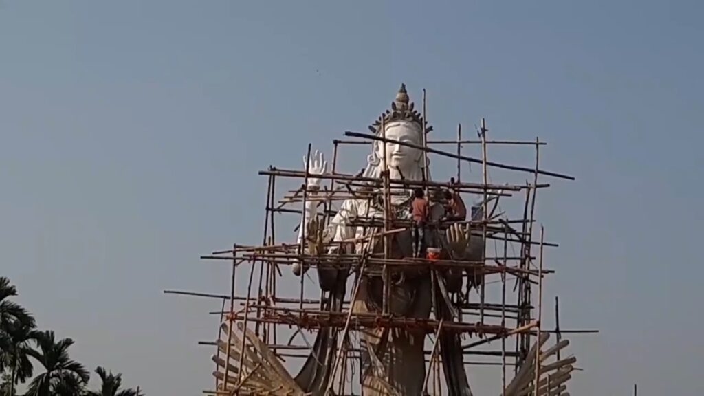 A 51 feet tall Saraswati idol is being made in full swing at Jalpaiguri