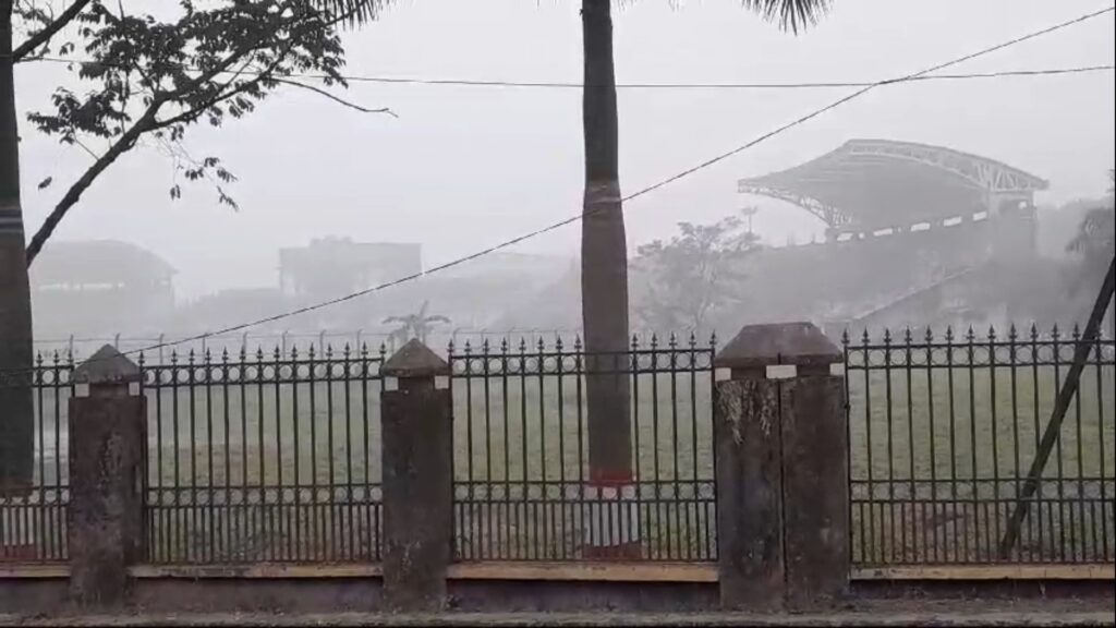The city of Jalpaiguri is foggy even in spring