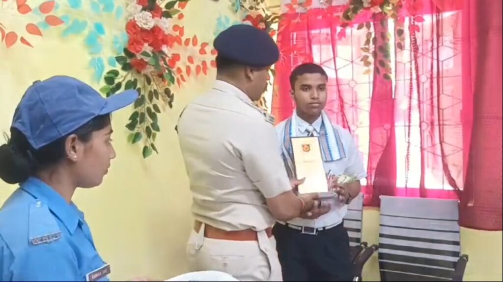 police felicitated students madhyamik higher secondary Jalpaiguri