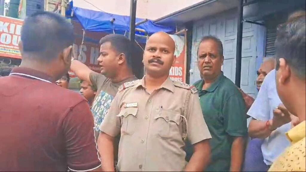 Shots were fired at the police in Jalpaiguri Din Bazar