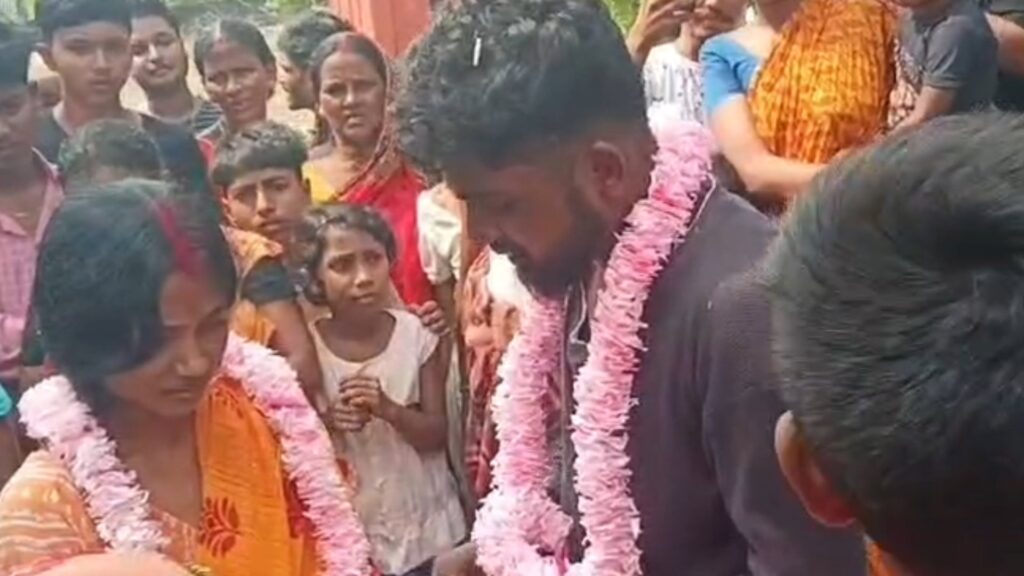 Stranger! The locals married the housewife to her lover