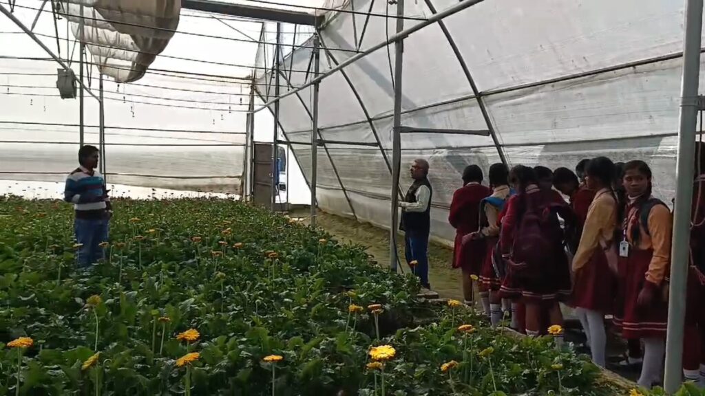 Students of Jalpaiguri Marwari Girls' School on educational trip