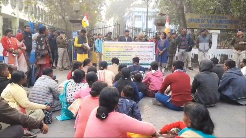 Kamtapuri Sangramri Samaj and KLO Link Man Women's Committee protest in Jalpaiguri for three-point demands