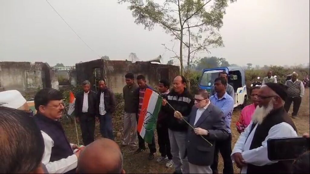 60 workers leave Trinamool and join Congress in Rajganj