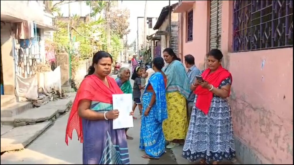 Cashier disappears with self-help group's three lakh rupees