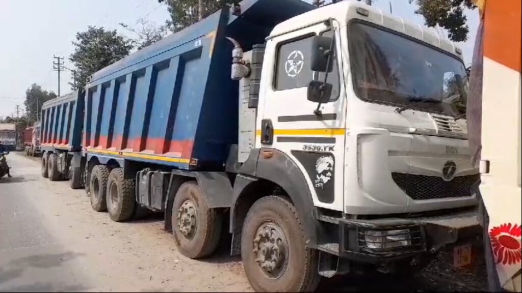 Raid on illegal sand and stone smuggling; Four dumpers seized in Siliguri