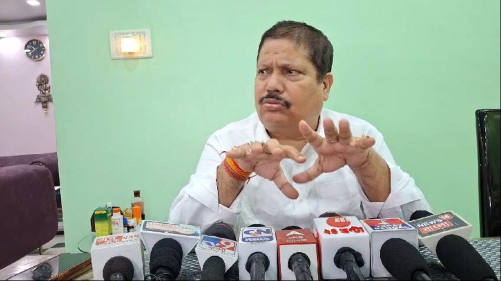 12 councilors can slap Madan Mitra! Arjun Singh's explosive claim