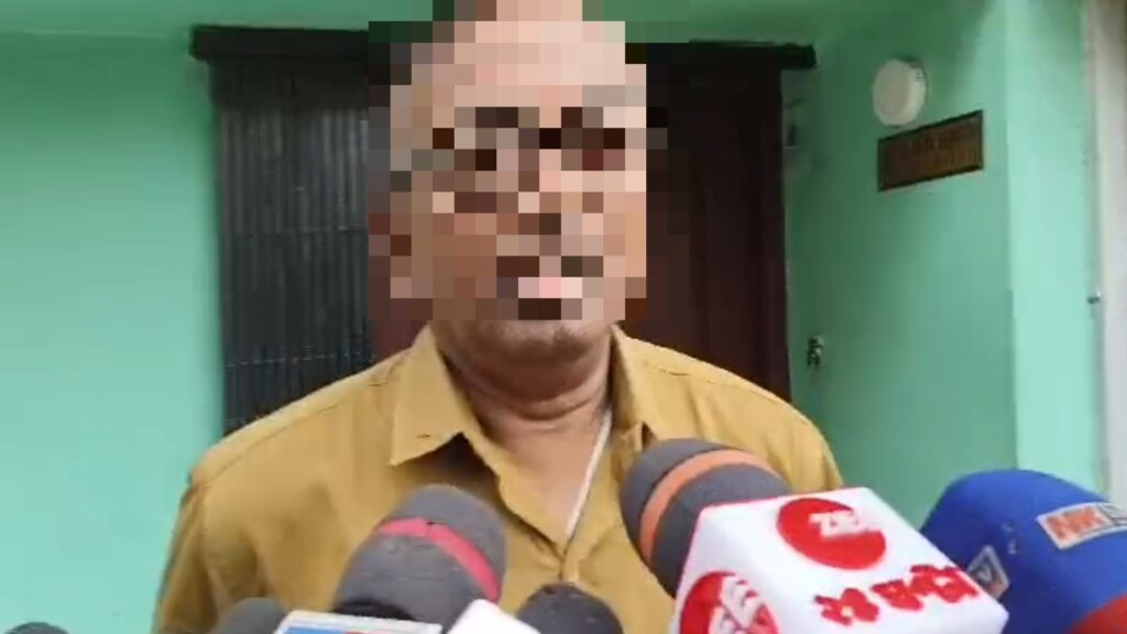 Abhaya's father stirs controversy and controversy surrounding Panihati Municipality's new mayor Somnath Dey